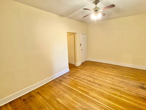 3rd image of 4010 N Kenmore Ave #4A