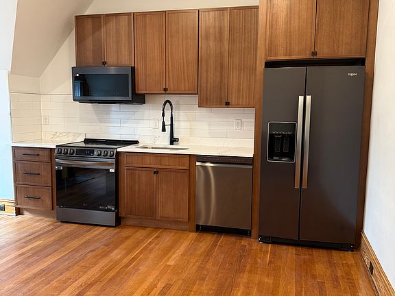 3rd image of 1000 W Franklin St #8