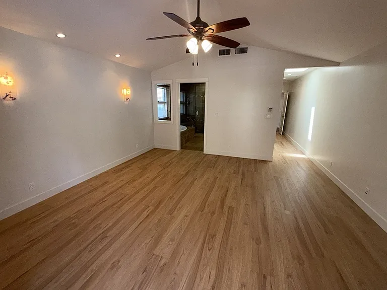 2746 N Kenneth Rd — Photo 20
