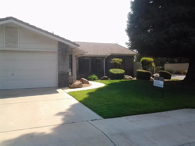 6498 N Vernal Ave — Photo 1
