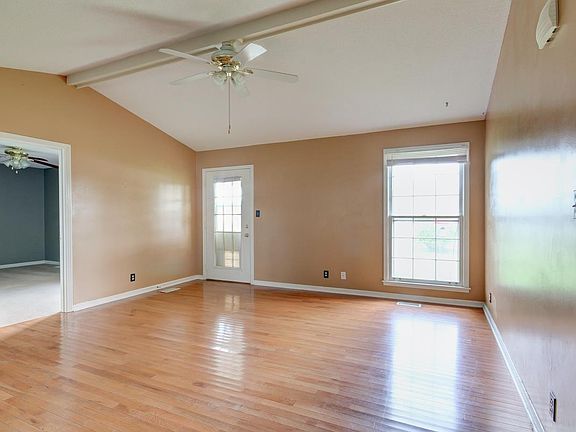 3rd image of 309 Cunningham Ln