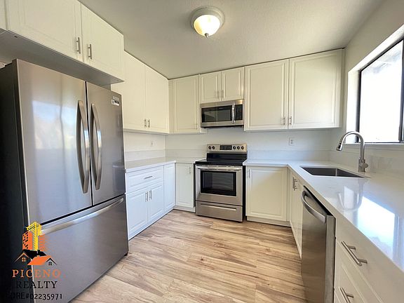 5th image of 751 La Canyada Dr