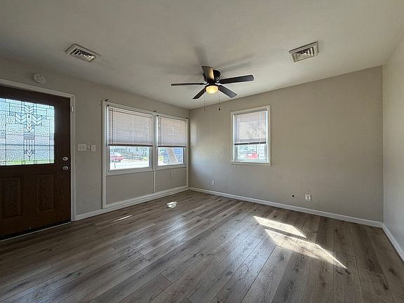 5th image of 1307 Hedge Rd