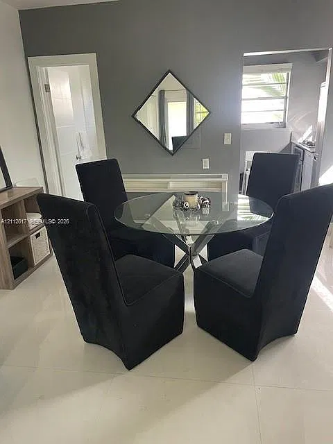 1604 Drexel Condo — Photo 4