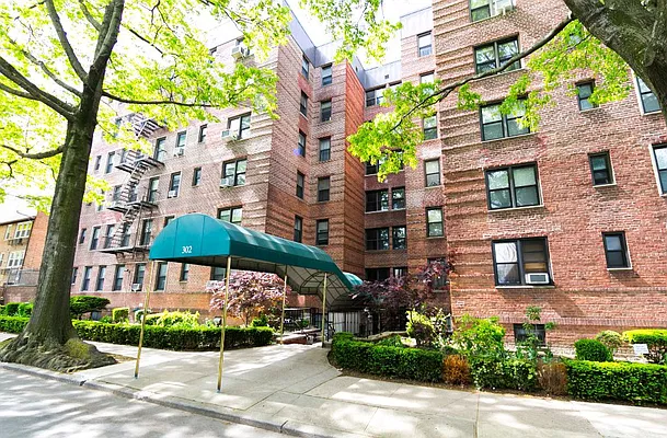 Sold by REMAX Elite | media 17