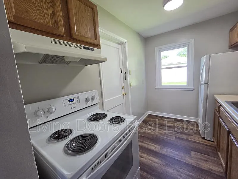 2 bed, 1.0 bath, 648 sqft, $895 — Photo 3