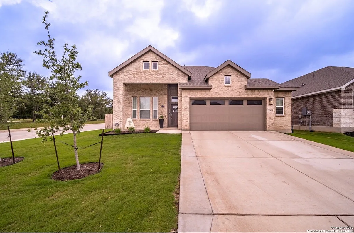 4 bed, 2442 sqft, $2,800 — Photo 1