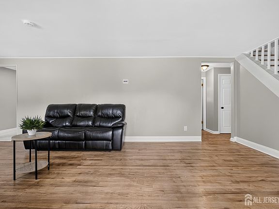 4th image of 701 W Park Ave