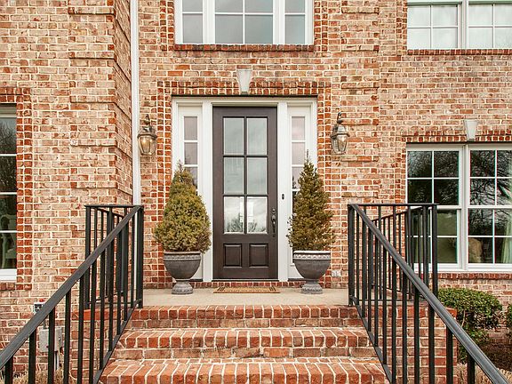 3rd image of 804 Sawyer Bend Ct