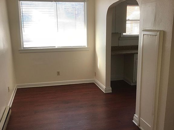 3rd image of 319 Woodlawn Ave #4