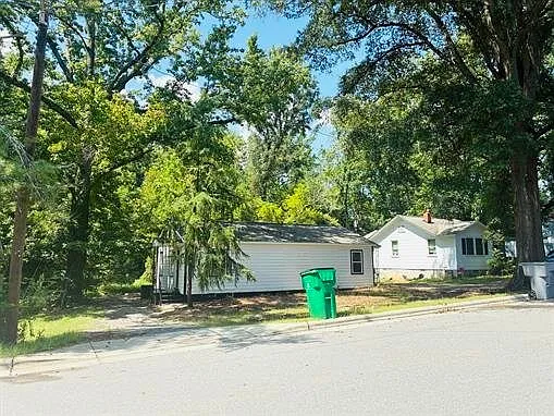 1132 Browns St — Photo 2