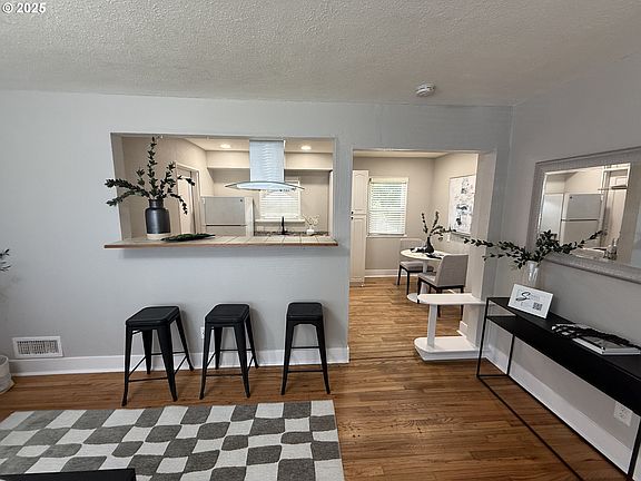 5th image of 9036 SE Washington St