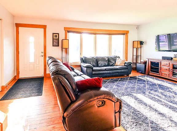 5th image of 7913 Kingsbury Dr