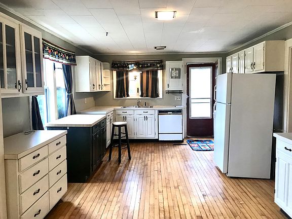 4th image of 182 Searsport Ave