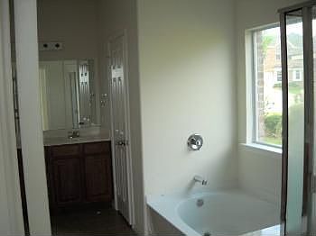 5th image of 1109 Glencoe Dr