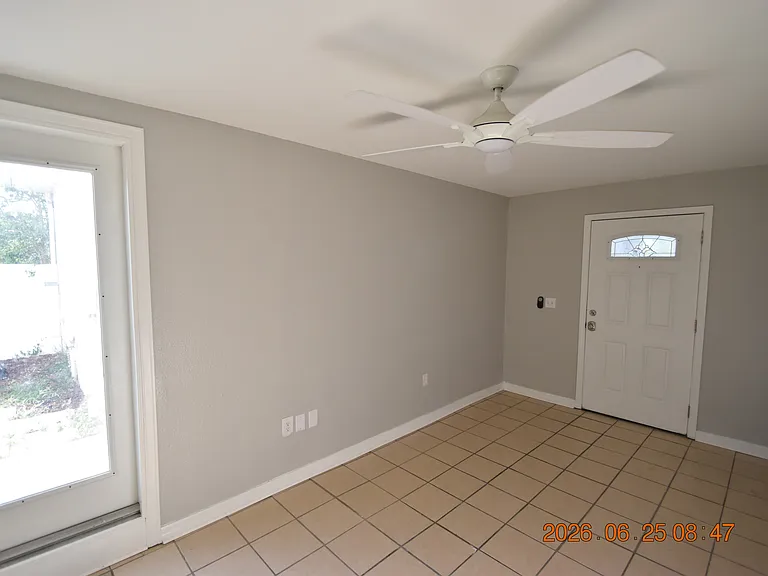 1254 Grove St #B — Photo 8