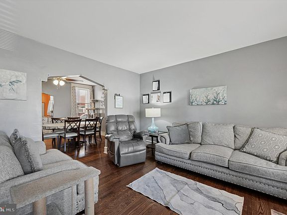 5th image of 4726 Sheffield Ave