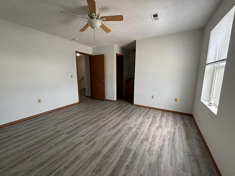 640 S Kansas Ave — Photo 9