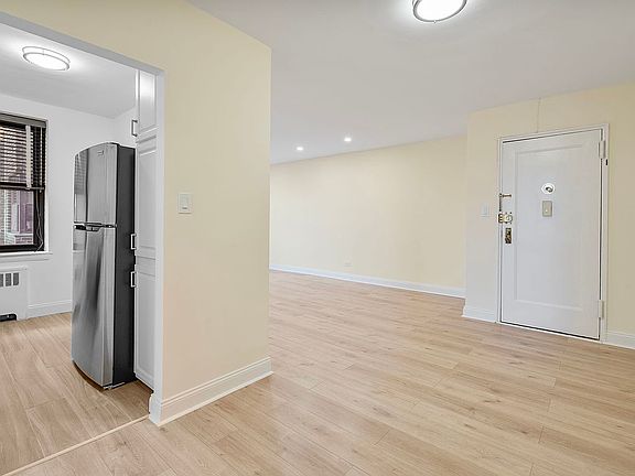 4th image of 32-25 88th St #310