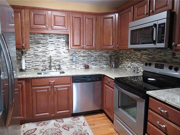 5th image of 203 Duxbury Ct