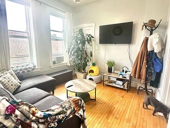 3rd image of 2303 S Oakley Ave #3R