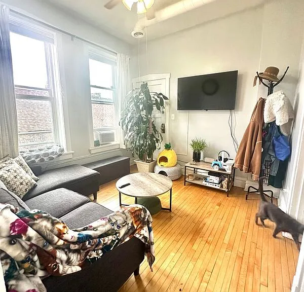 2303 S Oakley Ave #3R — Photo 3