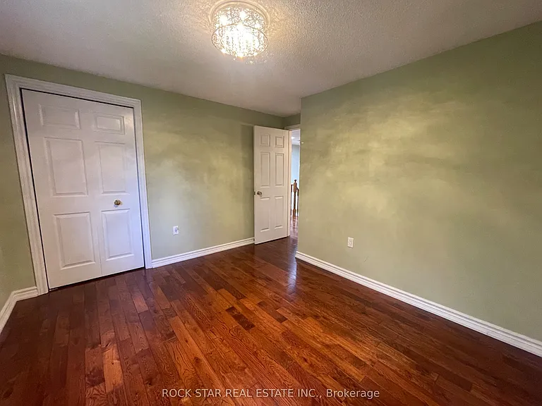 106 Milbourne Cres — Photo 25