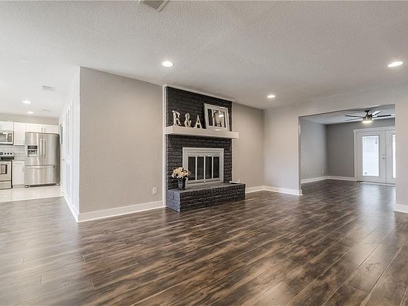 5th image of 1025 Birchwood Dr