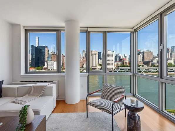 425 Main St APT 14D, New York, NY 10044