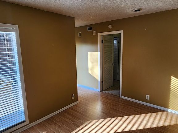 4th image of 223 Crown Oaks Way