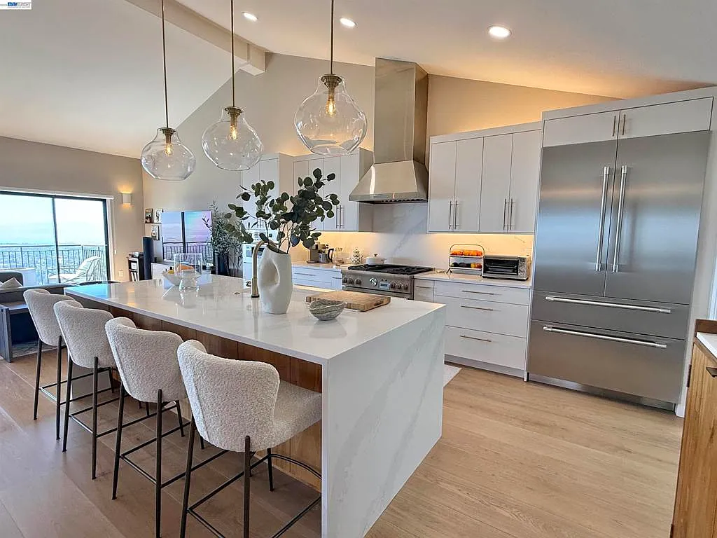 2 bed, 3.0 bath, 2623 sqft, $7,500 — Photo 1