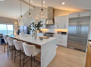 8 Starview Dr, Oakland, CA 94618