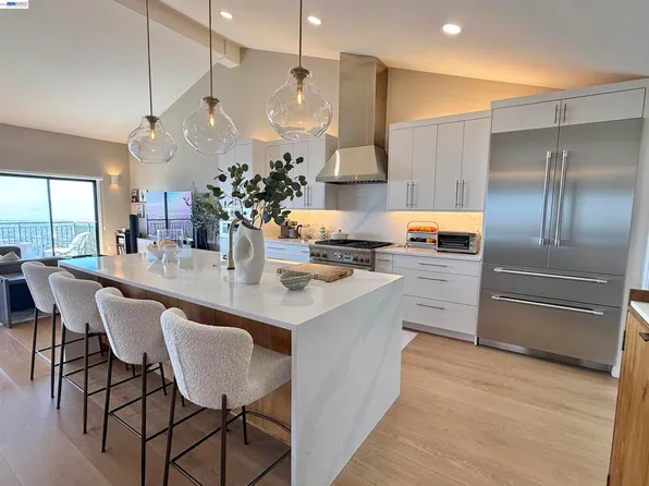 8 Starview Dr, Oakland, CA 94618