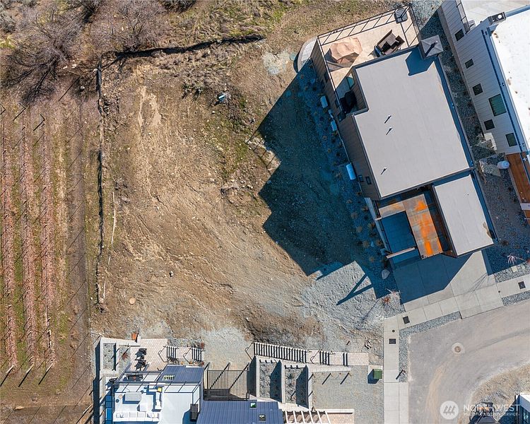3rd image of 1325 Dragonfly Court