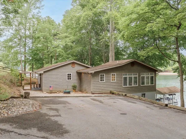 1127 Acorn Dr, Moneta, VA 24121