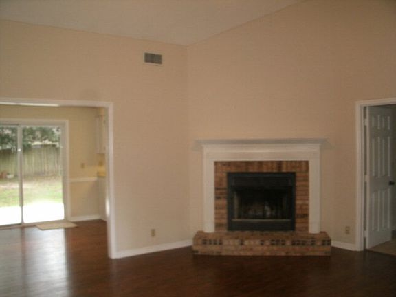 2nd image of 238 Glen Meadows Cir