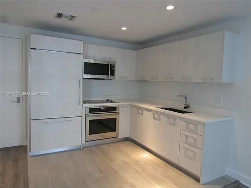 45 SW 9th St #2807 Photo 1