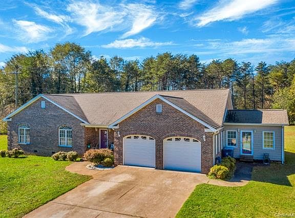 2nd image of 129 Knollwood Dr