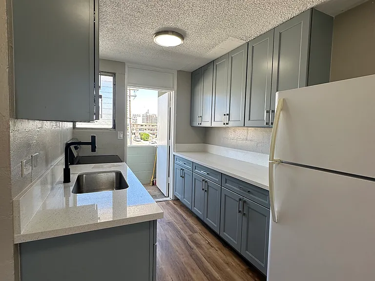 1329 Kinau St #C-6 — Photo 2