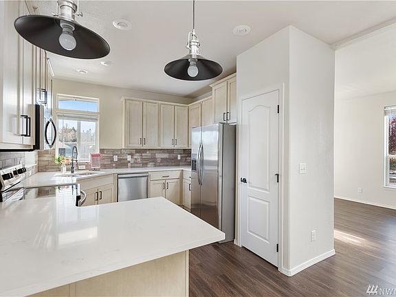 3rd image of 5900 64th St NE Unit 106