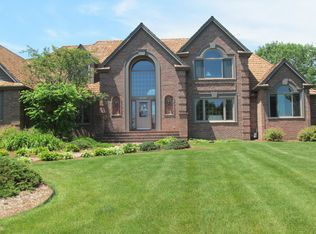 11613 N Lantern Ln, Mequon, WI 53092