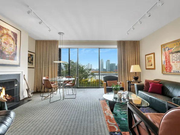 7 Beekman Place image 16 of 20