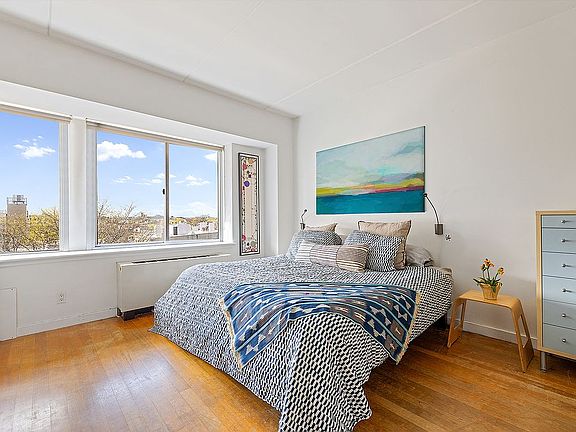 3rd image of 87 Smith St APT 5D