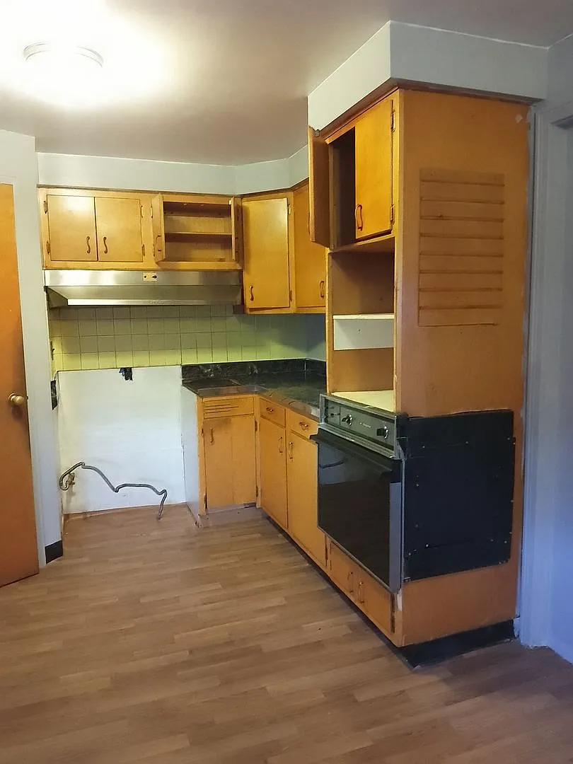 Charming 3BR apartment 1st floor in Buffalo,-142155 — Photo 4