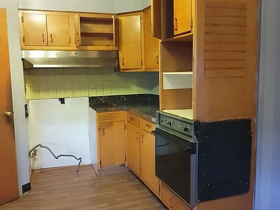 4th image of 36 Davidson Ave
