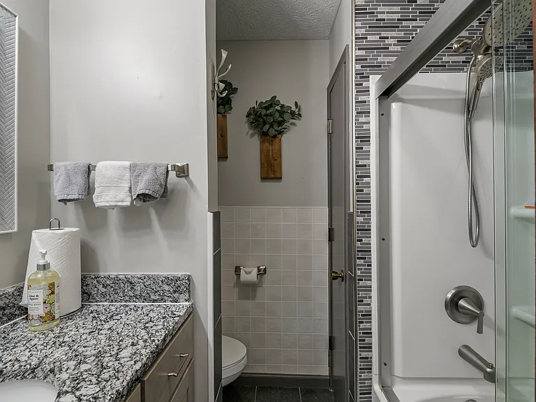 5008 NW Radial Hwy #2 — Photo 30