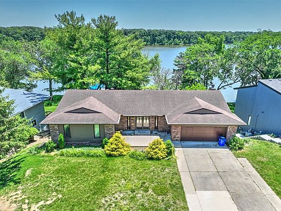 2nd image of 454 Shoreline Dr