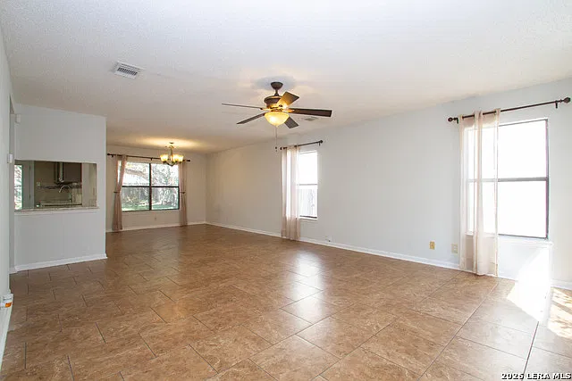 3 bed, 2.5 bath, 2120 sqft, $2,300 — Photo 4