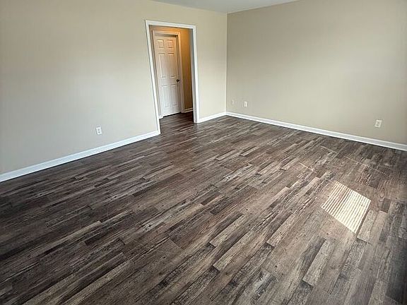 3rd image of 108 E Edgewood Dr