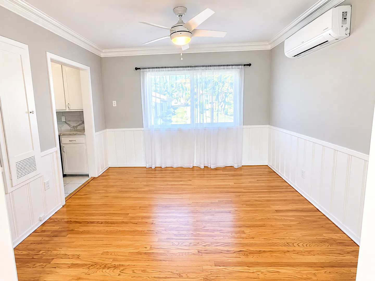 Stand Alone- No Shared Walls - 1 bedroom- Upstairs - Private Washer/Dryer, NEW Energy Efficient W... — Photo 3
